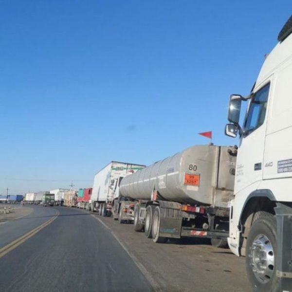 Más de 300 camiones paraguayos varados en Argentina: las pérdidas son millonarias