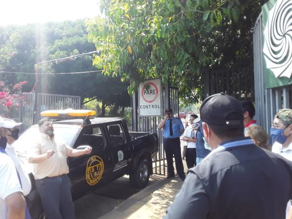 Comerciantes se manifiestan para pedir reactivación económica en Ayolas - Nacionales - ABC Color