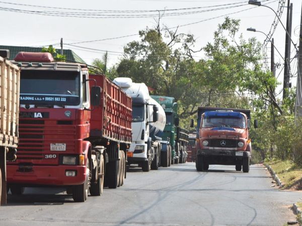 Camioneros desesperados por cierre de ruta en Argentina
