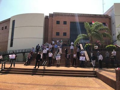 Abogados y escribanos repudian decisión de la Corte de limitar funcionamiento de sedes judiciales - Nacionales - ABC Color