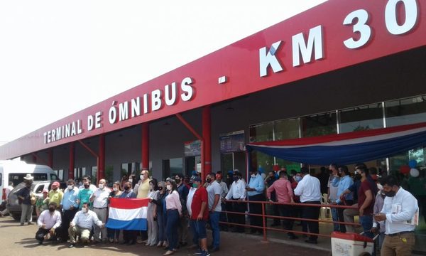 Inauguran terminal de ómnibus en Km 30