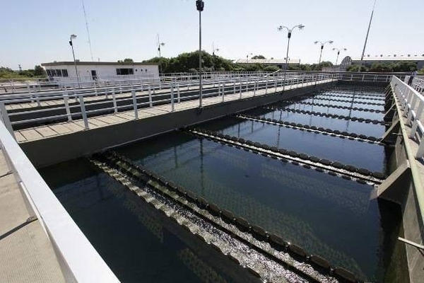 HOY / A raíz de histórica bajante, ESSAP tiene problemas para bombear agua del río Paraguay