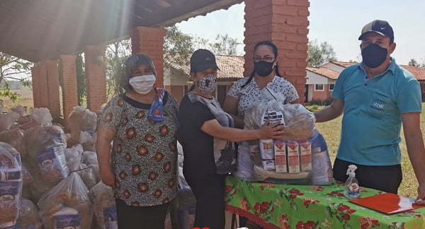 Municipalidad entrega kits de alimentos a escuelas - Noticiero Paraguay
