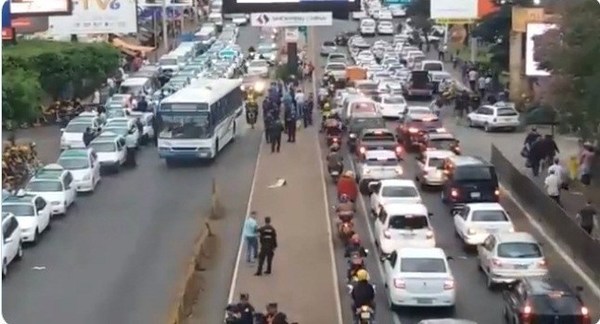 Taxistas de Ciudad del Este: “Nos sentimos engañados y manipulados por el Gobierno” - ADN Paraguayo