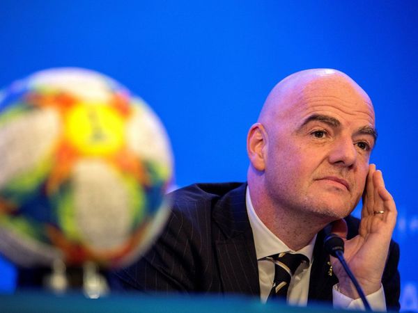 Infantino: "La salud debe ser la prioridad para la vuelta del publico"