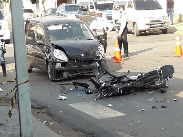 Motociclista fallece en accidente en zona centro de San Lorenzo - Nacionales - ABC Color