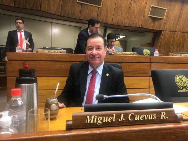 Miguel Cuevas anunció que pedirá retomar su banca en Diputados