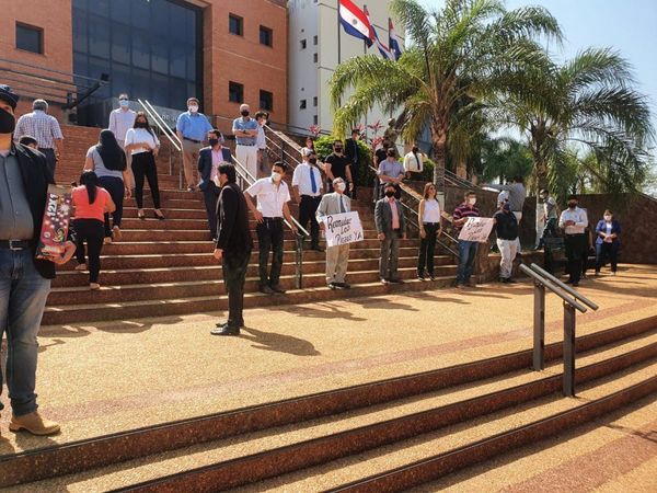 Abogados y escribanos piden restablecer actividades en Concepción