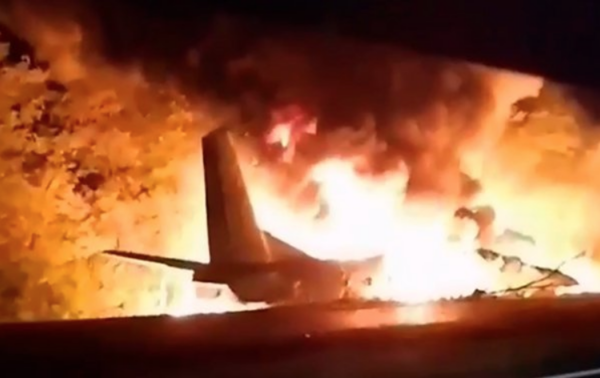 HOY / Avión militar ucraniano se estrella y fallecen 22 pasajeros