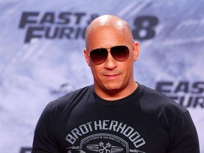 Vin Diesel se anima con la música y presenta el single Feel Like I Do