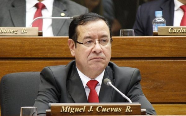 Cuevas abandona la Agrupación para cumplir arresto domiciliario