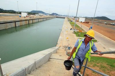 Sacyr y sus socios tendrán que devolver 206 millones por ampliación del Canal - MarketData