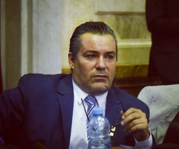 Tras escándalo sexual, diputado argentino renuncia a su cargo