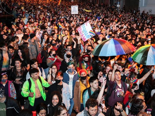 Miles marchan por la diversidad sexual en Uruguay a pesar de la pandemia