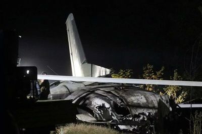 Al menos 22 muertos al estrellarse un avión militar en Ucrania