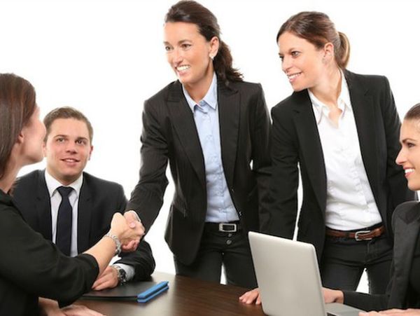Accedé a la beca de cursos de formación para mujeres en política