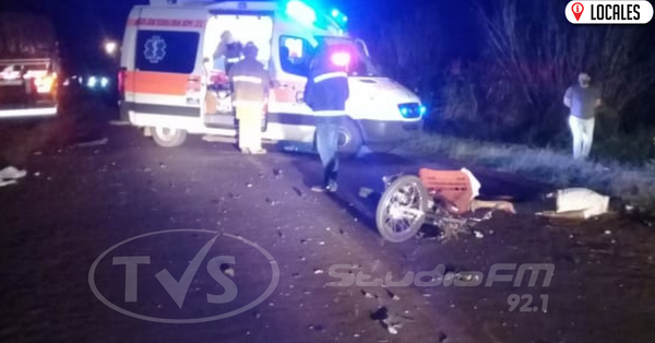 Un motociclista fallece tras chocar contra un camión de gran porte