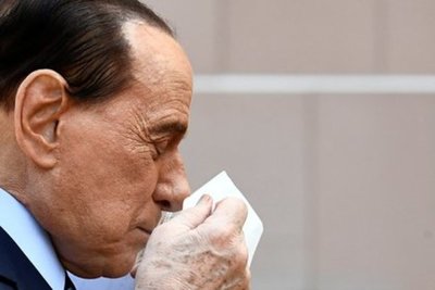 Berlusconi sigue dando positivo al coronavirus un mes después de su contagio » Ñanduti