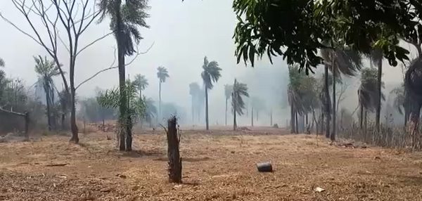 Luque arde y bomberos no tienen cómo ir a combatir las llamas - Nacionales - ABC Color