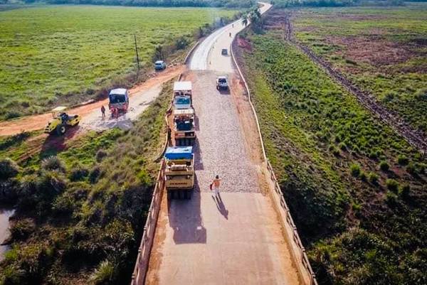 Avanza la construcción de asfaltado Caazapá-Boquerón - Noticiero Paraguay