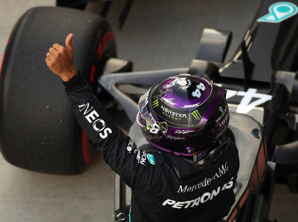 Lewis Hamilton consigue la pole en Sochi