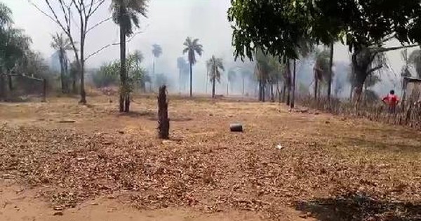 La Nación / Reportan quema de pastizales en ruta entre Areguá e Ypacaraí