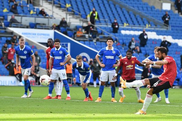 VAR y polémica: insólito final en el triunfo del Manchester United - Fútbol - ABC Color