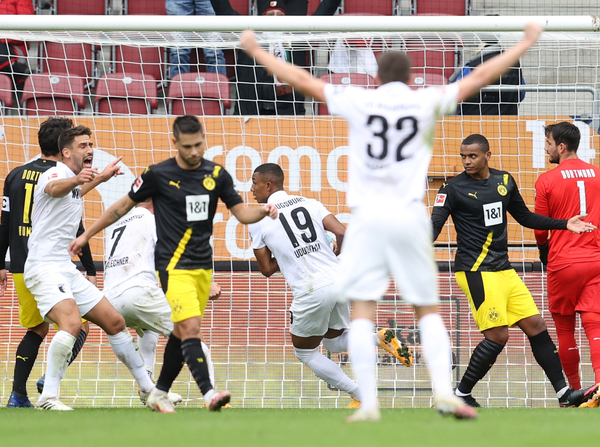 Augsburgo da la sorpresa y derrota al Borussia Dortmund