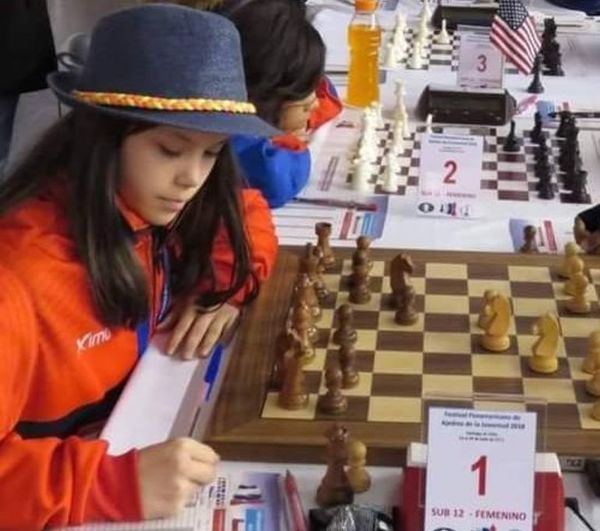 Hélen, campeona del Ladies Chess Sub 14 - Polideportivo - ABC Color