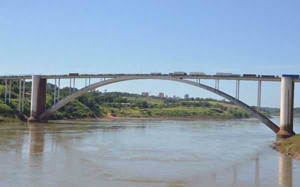 Bolsonaro omoañete Puente de la Amistad ilkatúta ojehasa - ABC Remiandu - ABC Color