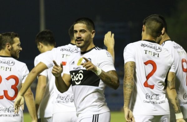 Olimpia golea a Sol jugando con uno menos