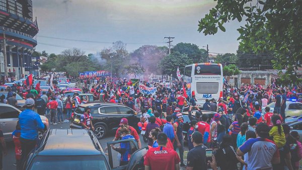 El hincha azulgrana se hizo sentir desde la distancia