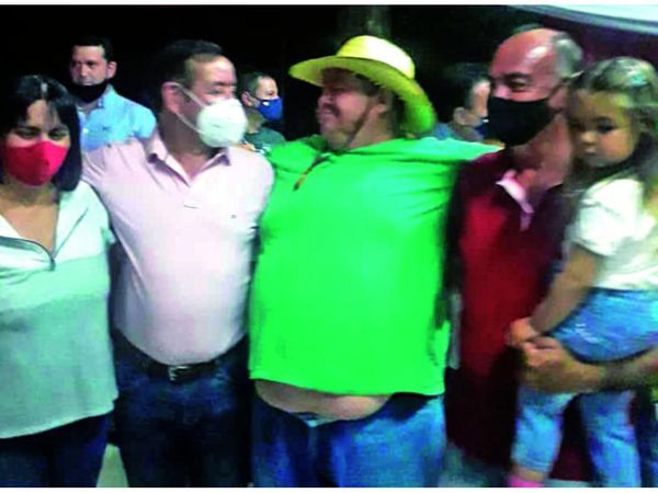 Fiesta de Cuevas en violación de cuarentena y con vista gorda fiscal