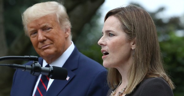 La Nación / Trump nombra a la jueza conservadora Amy Coney Barrett a Corte Suprema