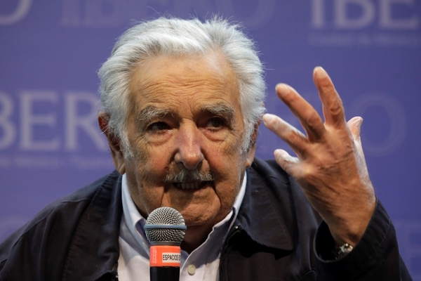 Mujica confirma que dejará en breve su escaño de senador por edad y por salud » Ñanduti