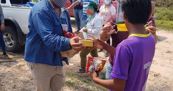 La Nación / Entregan víveres e insumos médicos a indígenas de Puerto Casado