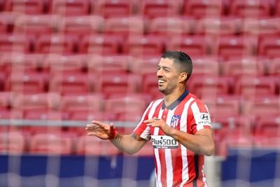 Suárez se estrena con doblete en goleada del Atleti - Fútbol - ABC Color