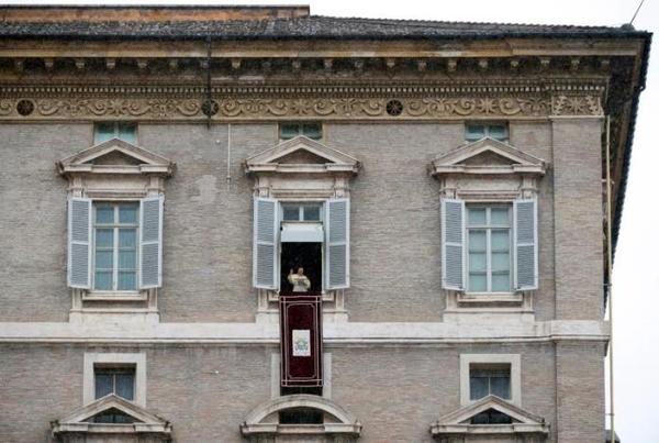 El papa recuerda a los migrantes que se ven obligados a huir como Jesús