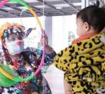 Doctores payasonrisas realizan campaña anticovid - Paraguay.com