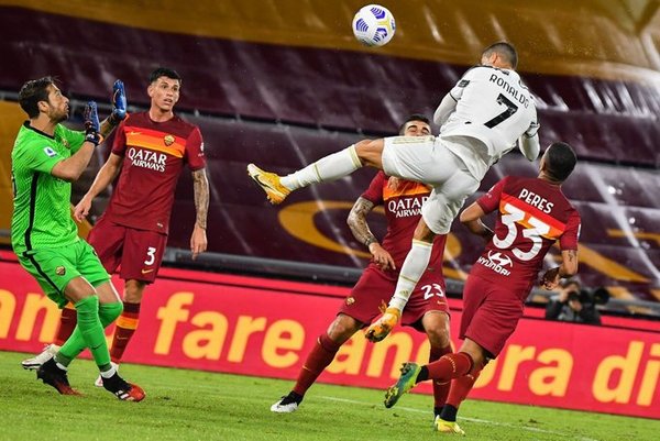 Cristiano salva a Juventus de una caída ante Roma