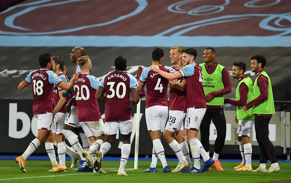 Con Balbuena de titular llega la primera victoria en Premier para el West Ham