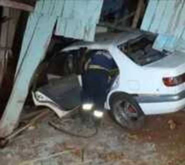 Policía impacta contra vivienda en CDE - Paraguay.com