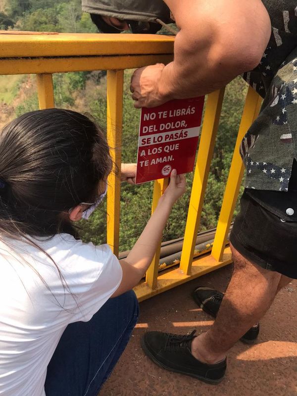 Instalan mensajes contra el suicidio en Puente Cavalcanti  - ABC en el Este - ABC Color