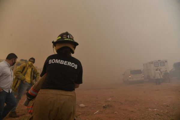 Cateura: Pobladores desesperados huyen de voraz incendio