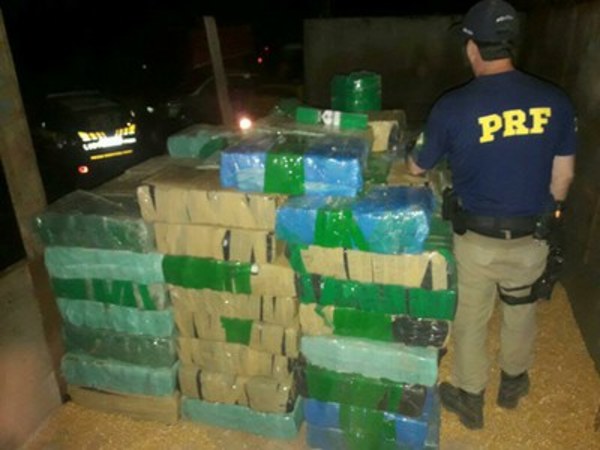 Hallan 3 tonelada de MARIHUANA en medio de una carga de MAIZ