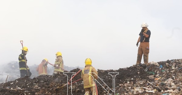 La Nación / MEC habilita escuelas en Cateura para familias afectadas por incendio