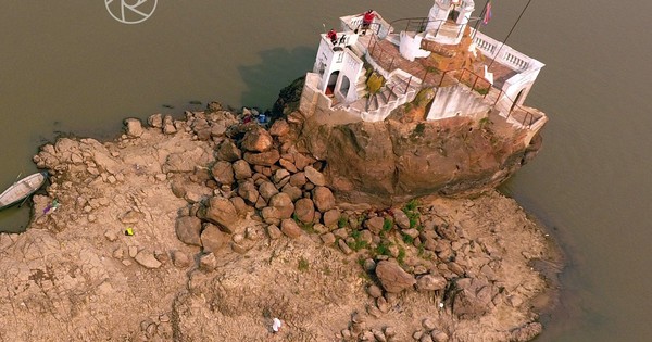 La Nación / El patio del castillo - OJO Galería