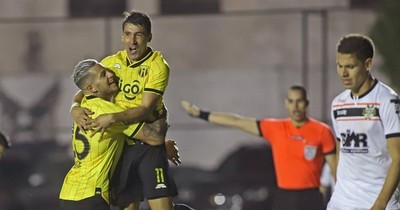 La Nación / Un pájaro baja al Águila