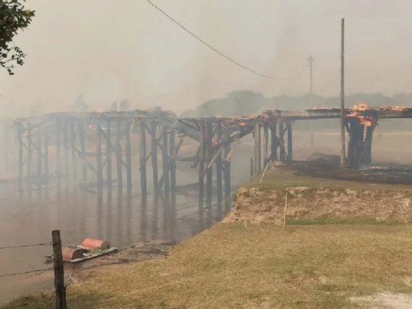 Crónica / MOPC reparará puente afectado por el incendio