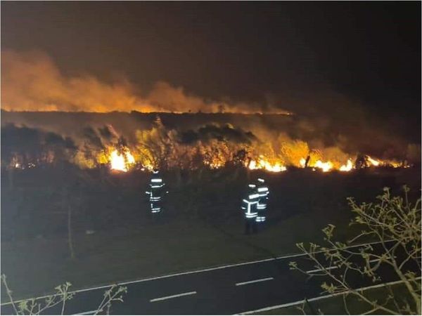 Bomberos logran controlar incendio tras 18 horas en San Juan del Paraná